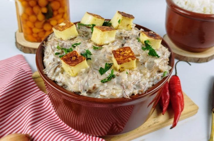Carne de sol na nata com queijo coalho