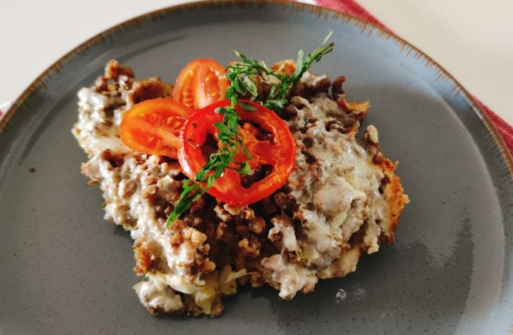 Carne moída com batata no forno