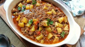 Carne moída com batatas