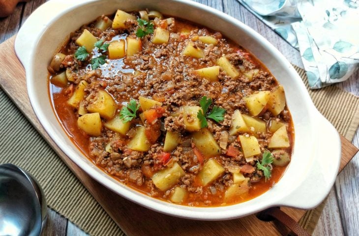 Carne moída com batatas