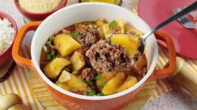 Carne moída com mandioca