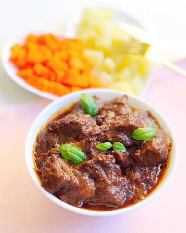 Carne na panela com molho e cerveja