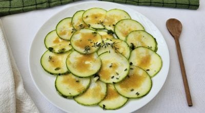 Carpaccio de abobrinha com molho de mostarda