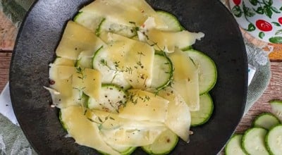 Carpaccio de abobrinha com parmesão