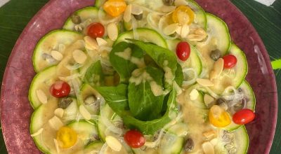 Carpaccio de abobrinha com tomatinhos