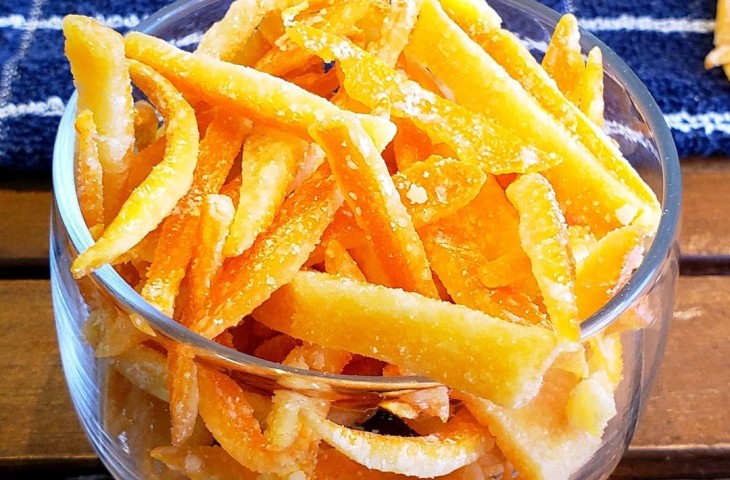 Cascas de laranja cristalizadas