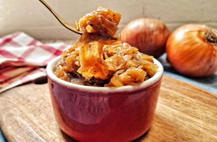 Cebola caramelizada fácil e rápida