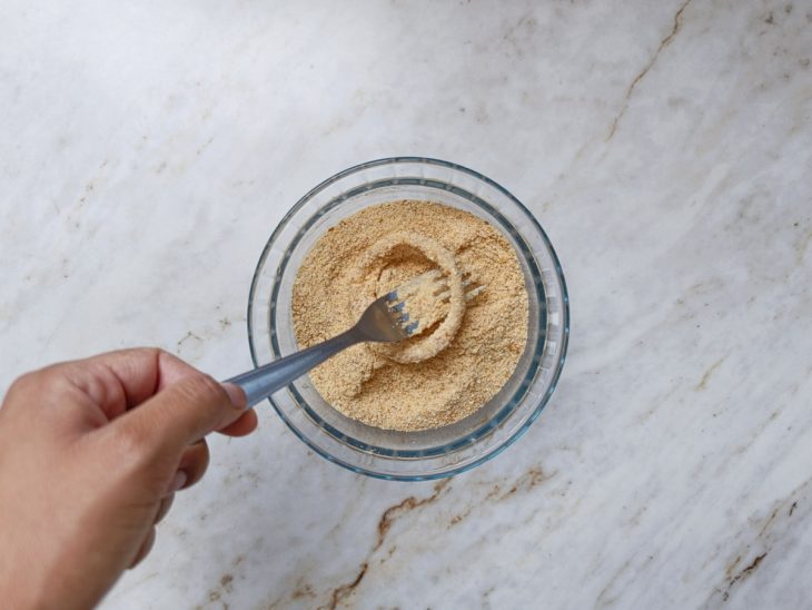 Anel de cebola na farinha de rosca.