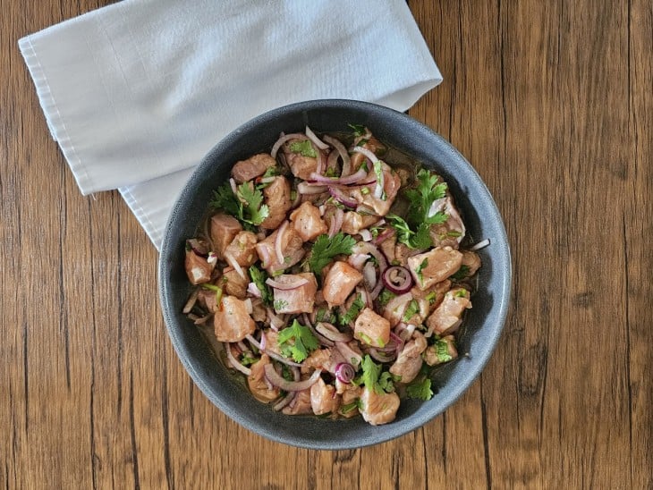 Ceviche de salmão finalizado.