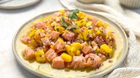 Ceviche de salmão com manga