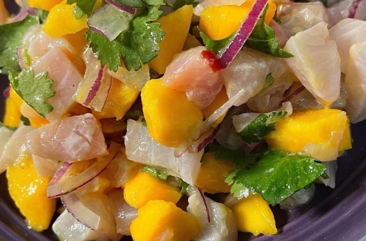 Ceviche de tilápia com manga