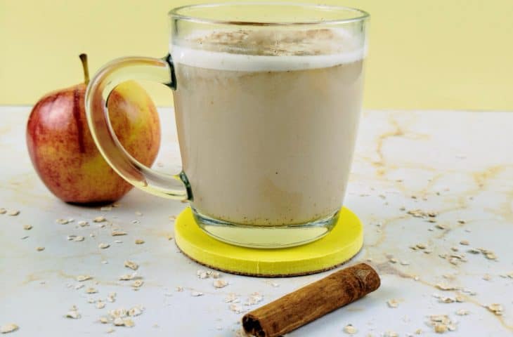 Chá com leite de aveia e maçã