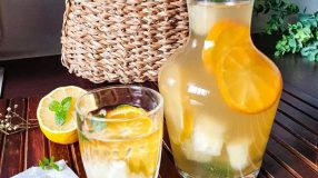 Chá-verde com abacaxi e laranja