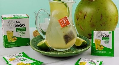 Chá-verde com água de coco e limão