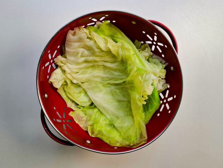 Folhas de repolho cozidas.