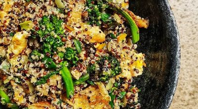 Chaufa de quinoa com vegetais