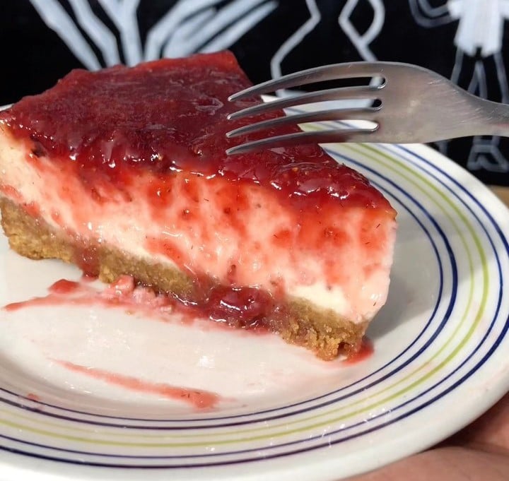 Cheesecake com geleia de morango