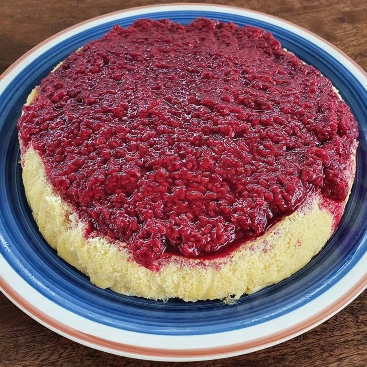 Cheesecake de chocolate branco e framboesas