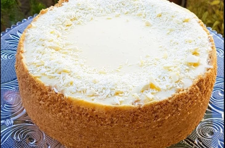 Cheesecake de chocolate branco simples