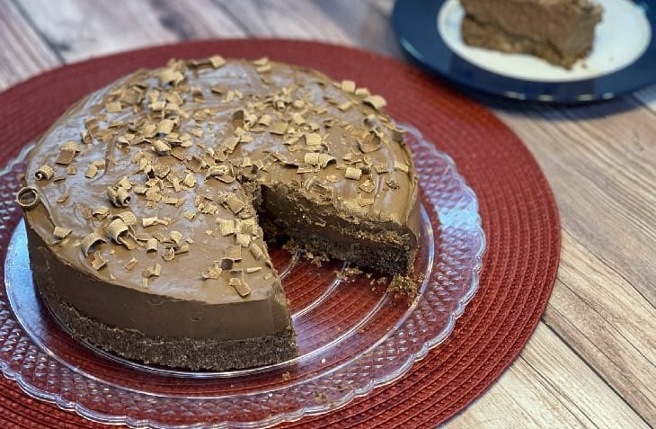 Cheesecake de chocolate fácil e sem forno