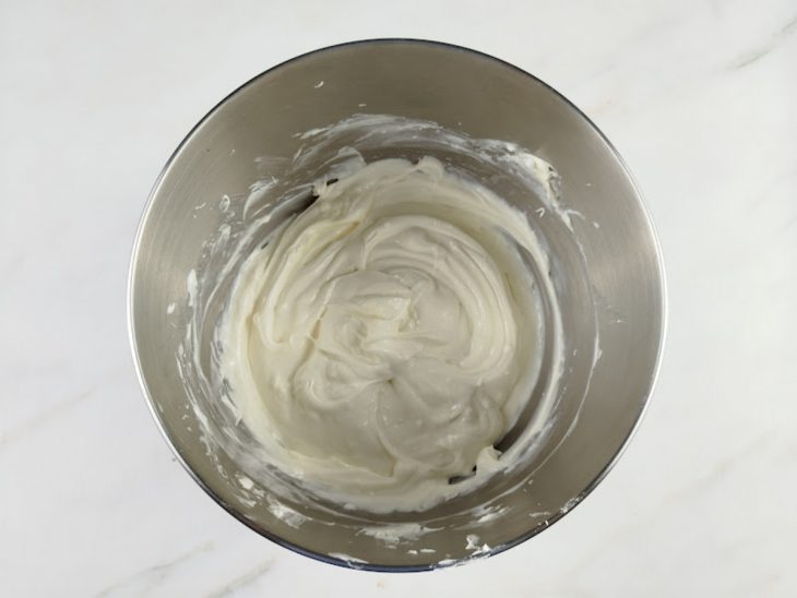 Creme batido na batedeira.