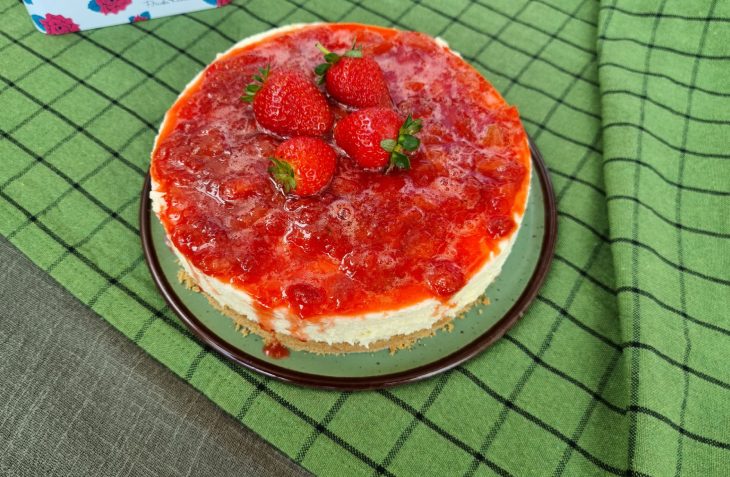 Cheesecake de morango fácil