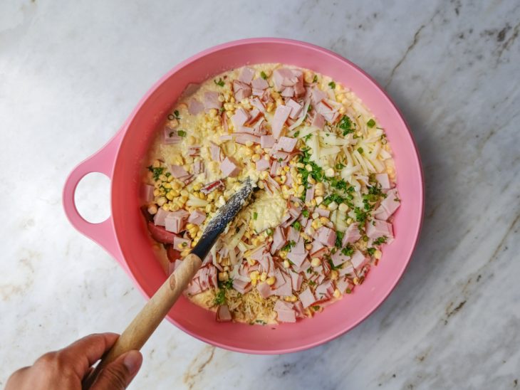 Ingredientes misturados delicadamente à base cremosa.