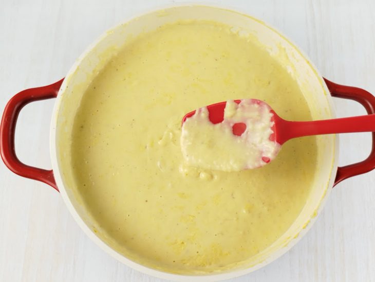 Creme temperado na panela.