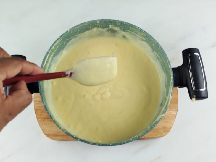 finalização de creme da sobremesa chico balanceado.