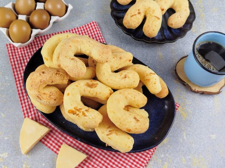 Chipas assadas prontas para consumo.