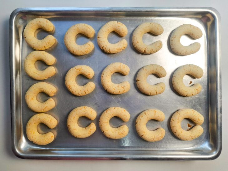 Chipas assadas na forma.