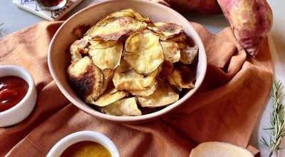 Chips assado de batata-doce e alecrim