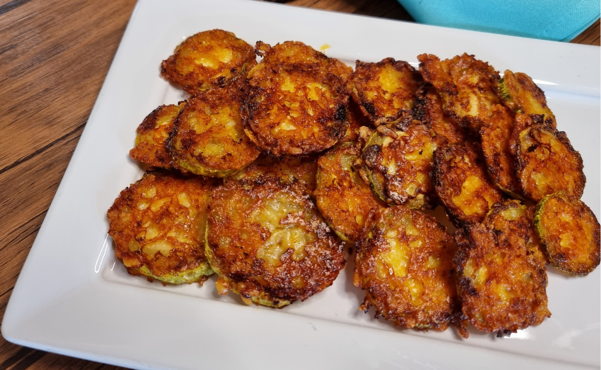 Chips de abobrinha com parmesão