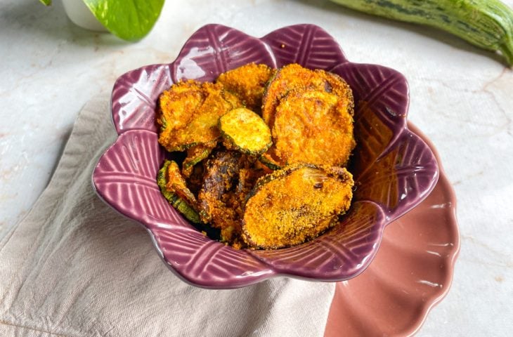 Chips de abobrinha na air fryer