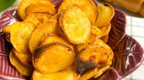 Chips de batata-doce na air fryer