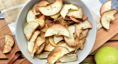 Chips de maçã na airfryer