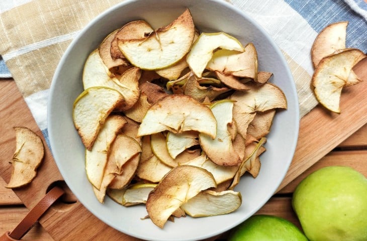 Chips de maçã na airfryer