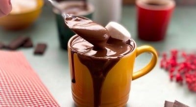 Chocolate quente com 3 ingredientes