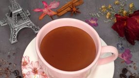 Chocolate quente com leite de coco
