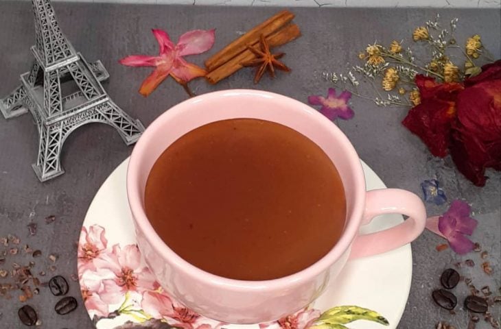 Chocolate quente com leite de coco