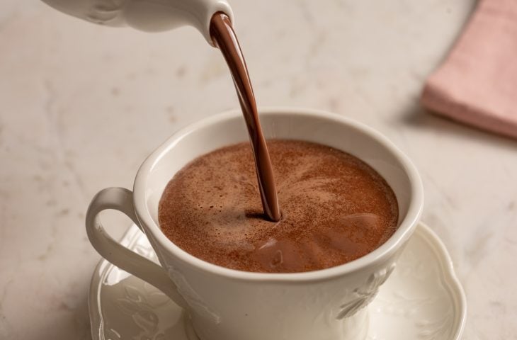 Chocolate quente cremoso simples e rápido