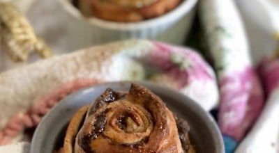 Cinnamon roll com tâmaras