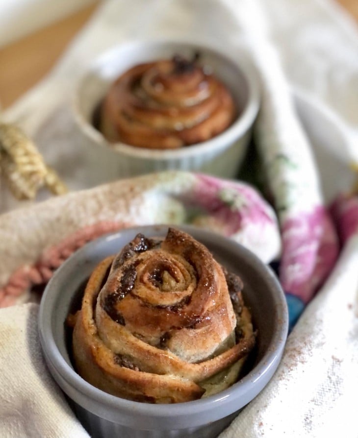 Cinnamon roll com tâmaras