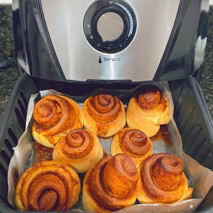 Cinnamon roll na air fryer