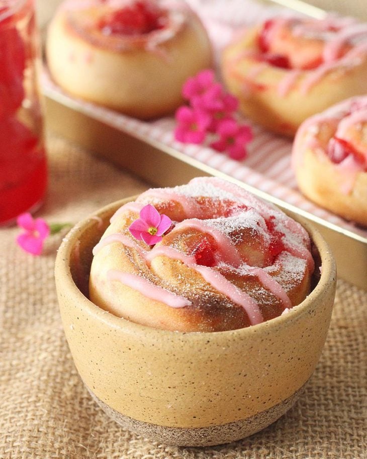 Cinnamon rolls de cereja