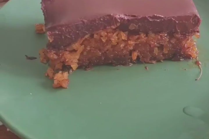 Cocada de forno com cobertura de ganache