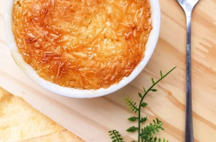 Cocada de forno com flocos de coco