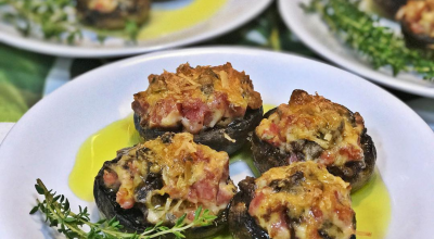 Cogumelos paris recheados com linguiça