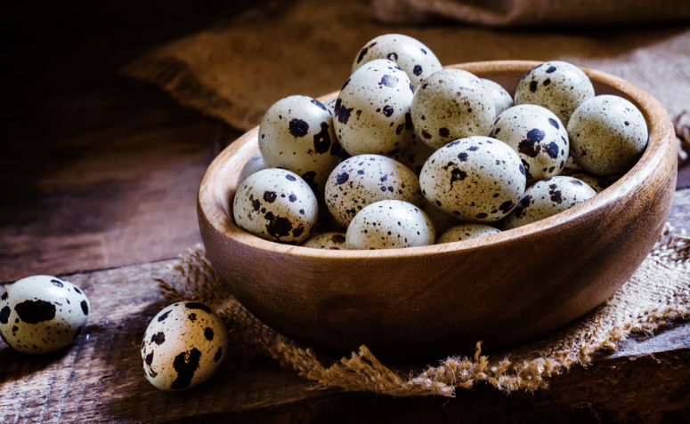 Como descascar ovo de codorna: dois métodos incríveis e fáceis