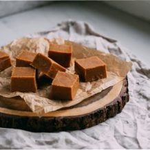 Como fazer bala de caramelo para saborear um doce caseiro e fácil